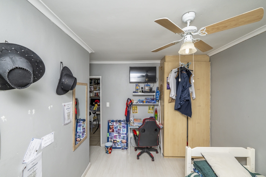 3 Bedroom Property for Sale in Uitzicht Western Cape